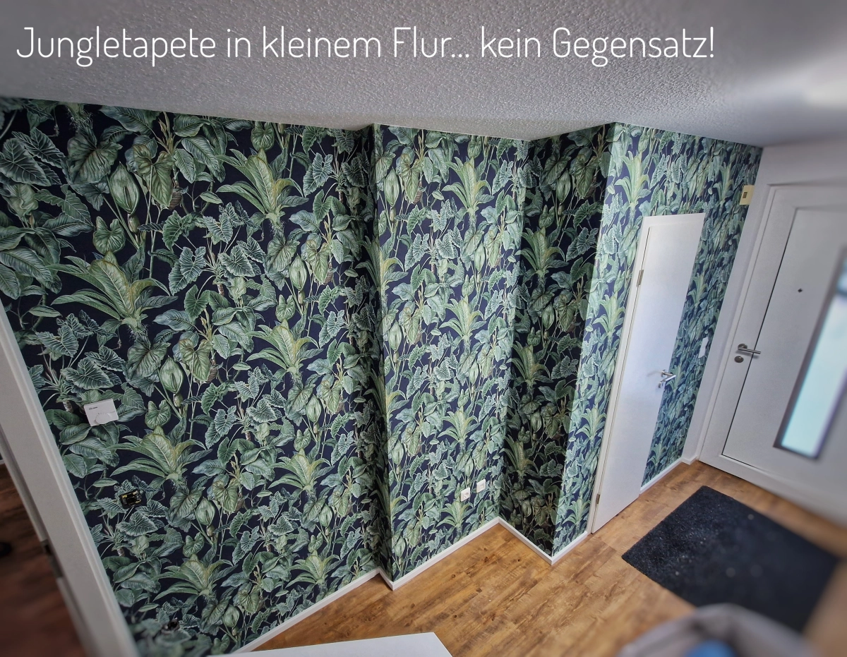 Wohnräume AS - André Santisi, Tapeten mit grünen Blättern